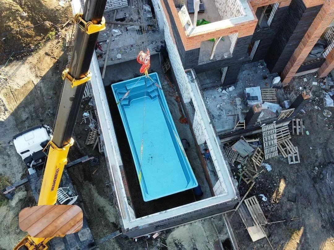 Laguna 9 — зона отдыха у бассейна в Великих Луках